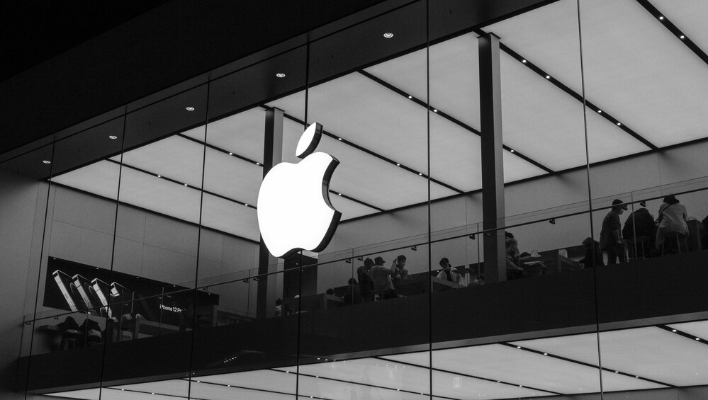 Apple Warns: Why You Should Not Sleep Next to a Charging iPhone